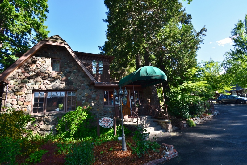 The beautiful Strawberry Valley Inn, located in the city of Mount Shasta.