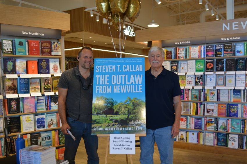 Author Steven T. Callan and Barnes & Noble manager Jay Brinkman at Steve's Redding Barnes & Noble book signing to celebrate the release of his new novel, The Outlaw from Newville.